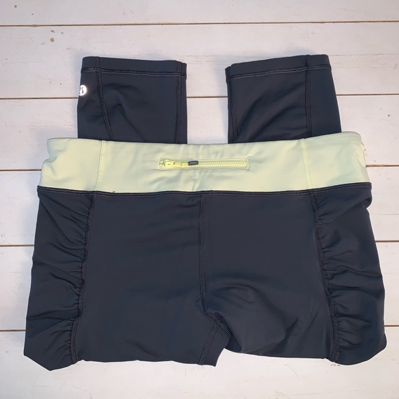 Lululemon // Capri Size 10 - Picture 10 of 16